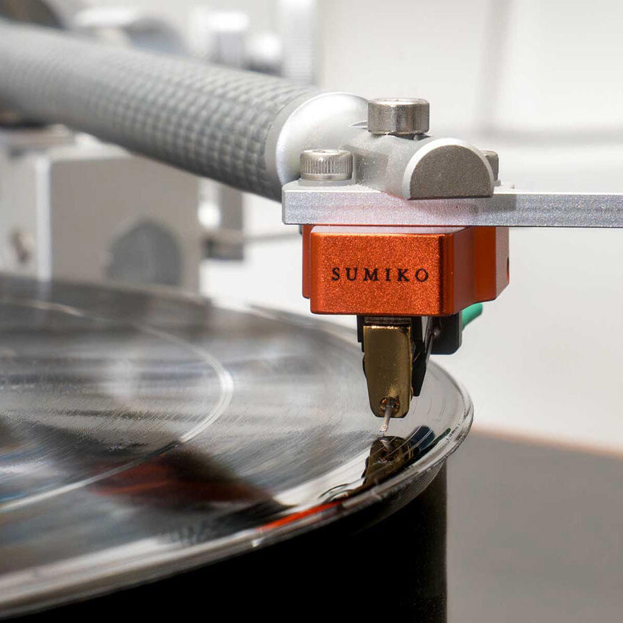 Sumiko Oriole MC phono cartridge installed on turntable, showcasing detailed stylus and cartridge body design.