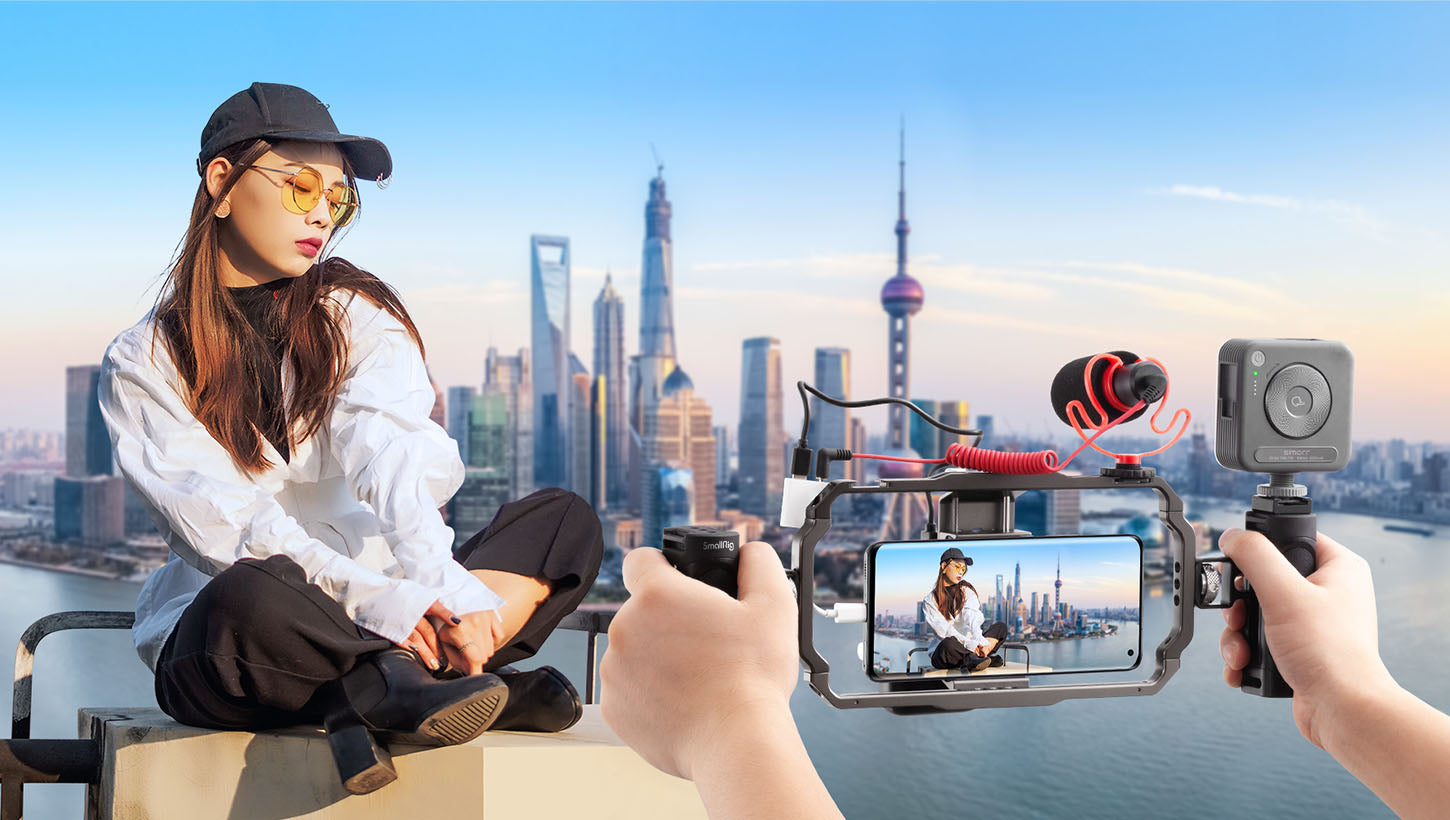 SmallRig all-in-one smartphone vlogging video kit with tripod, support, and rig for stable mobile filming and content creation.