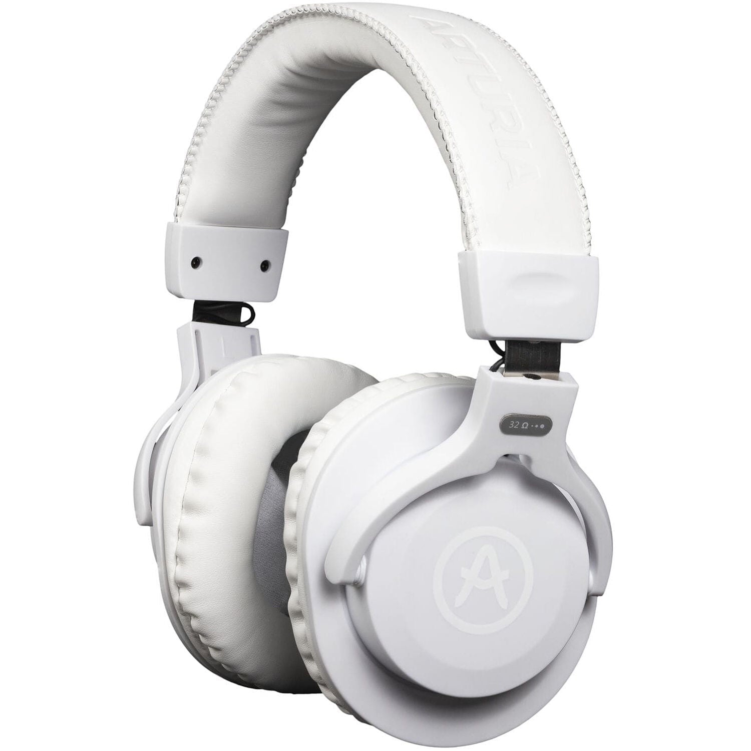 Arturia MiniFuse recording studio bundle with audio interface, headphones, and accessories for music production.