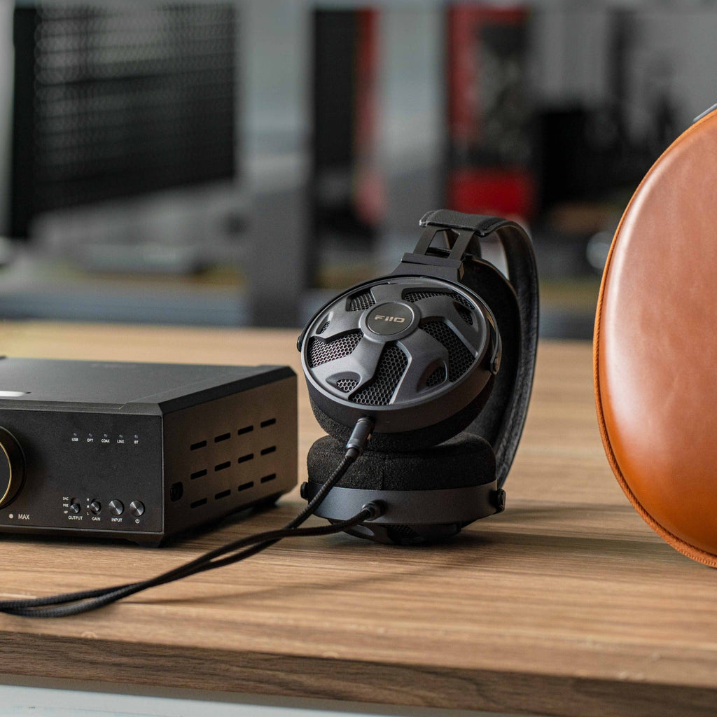 FiiO FT3 wired headphones with 32Ω impedance, featuring over-ear design and black color, shown in the product image.