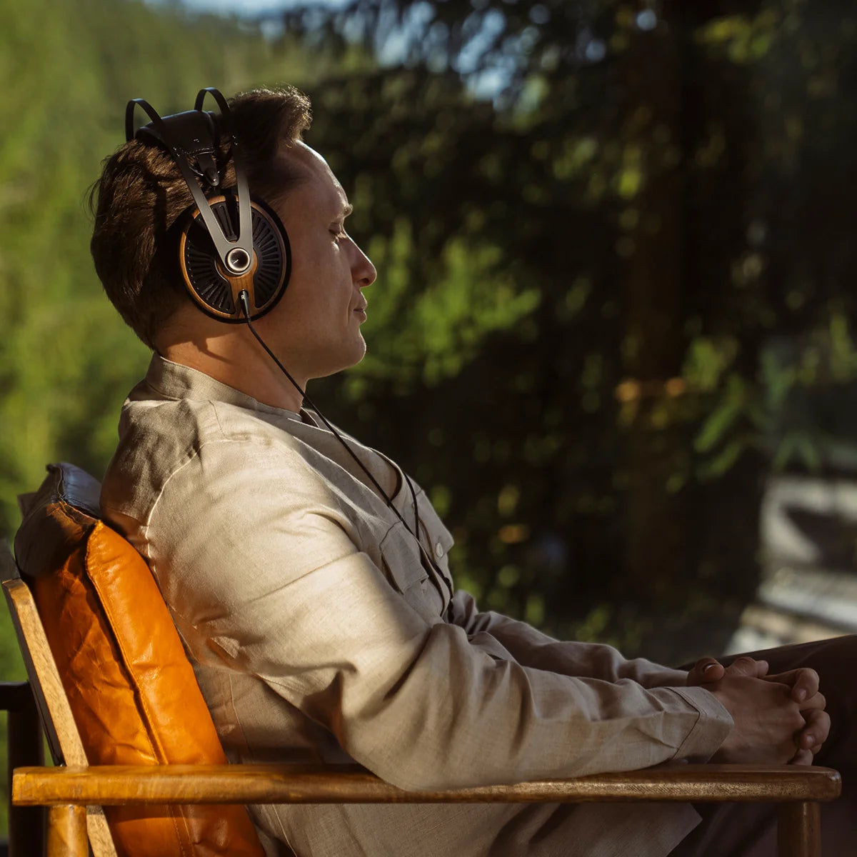 Wired Meze Audio 105 SILVA headphones with over-ear design and black finish, featuring cushioned ear cups and a sleek headband.