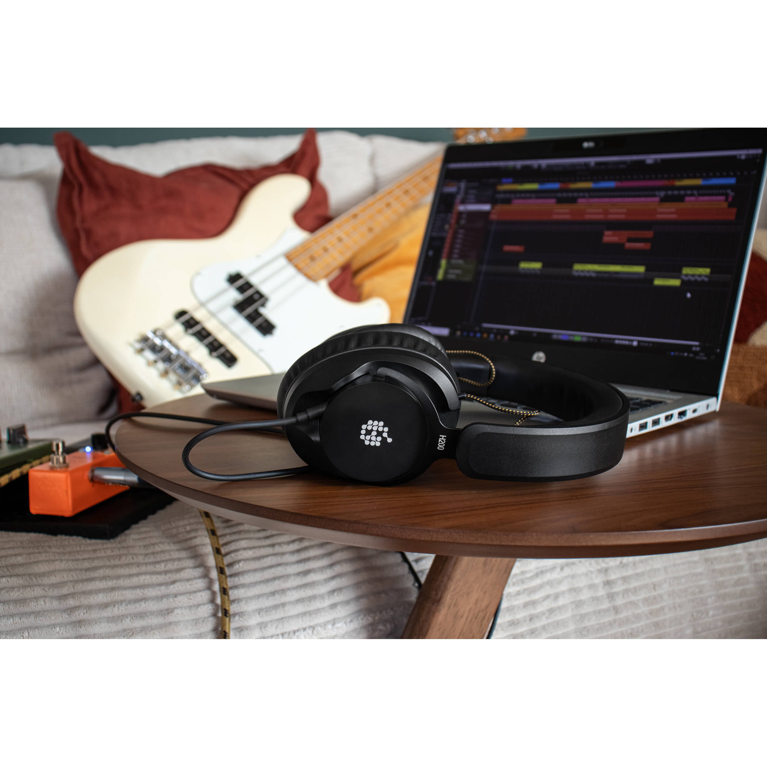 Adam Audio H200 studio headphones, view 7