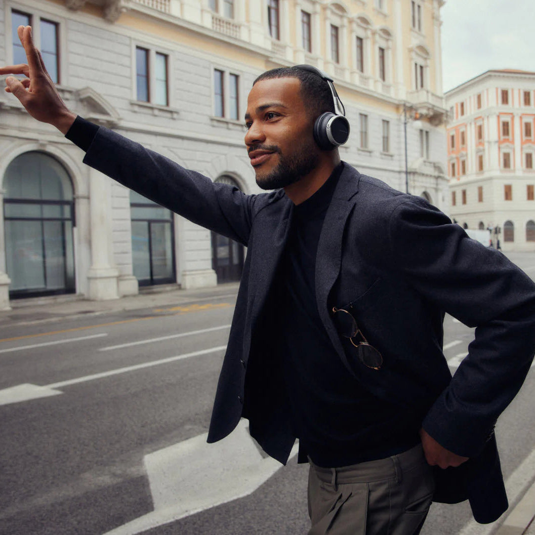 Beyerdynamic Aventho 100 wireless headphones in black, lifestyle