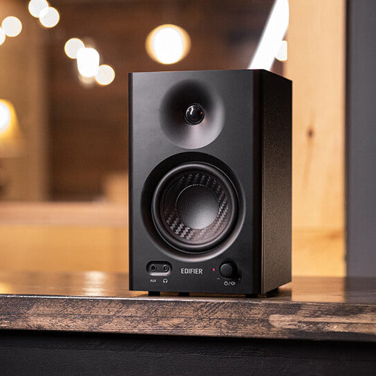 Edifier MR4 desktop speakers, desktop setup.