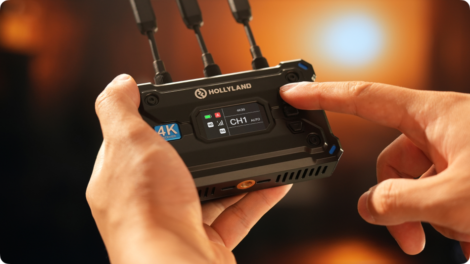 Hollyland Pyro S wireless video transmission system with two units, compact design, and antenna for professional video streaming.