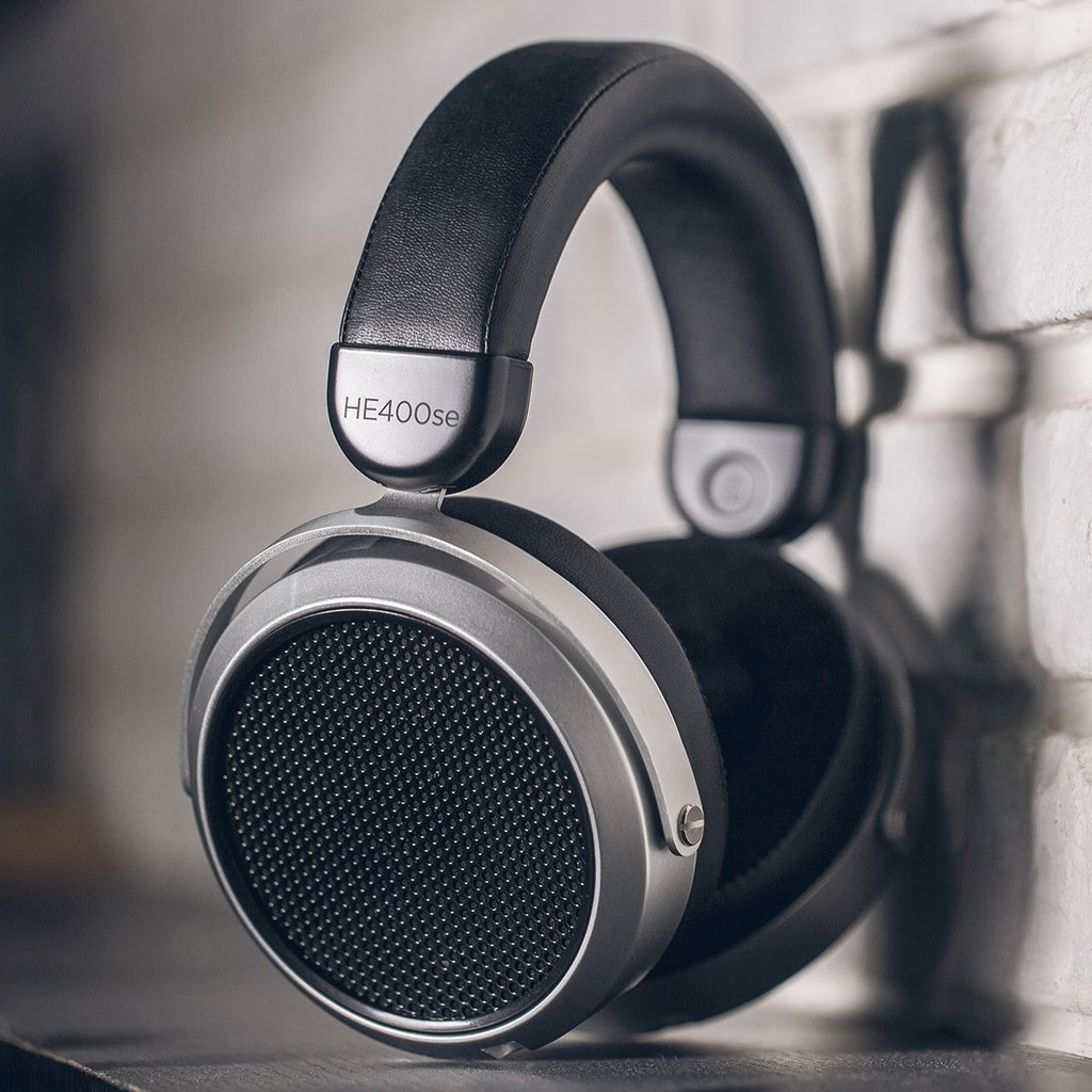 Wired HiFiMAN HE400se headphones with large ear cups and adjustable headband, designed for high-fidelity audio listening.