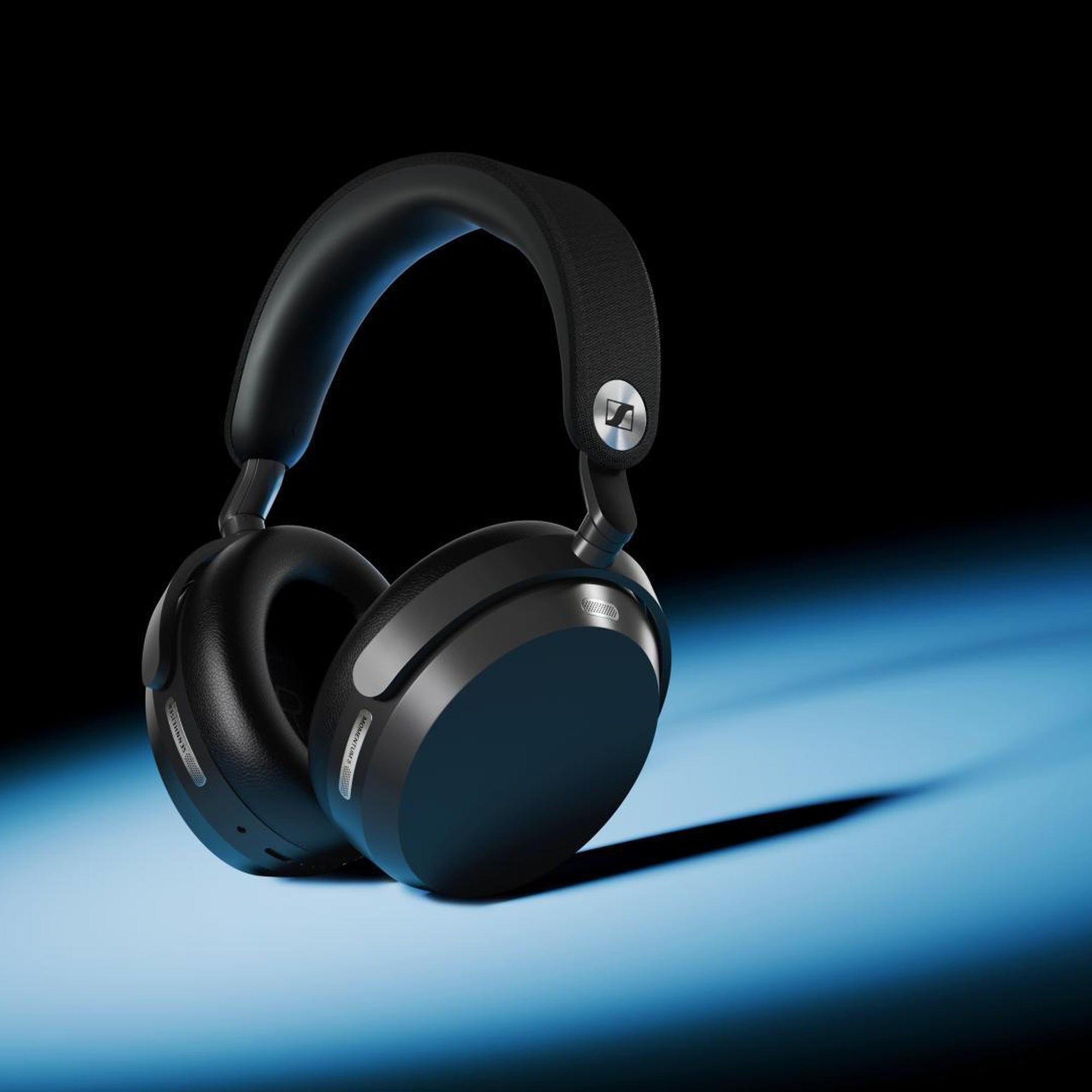 Sennheiser Momentum 5 Wireless black, studio mood shot