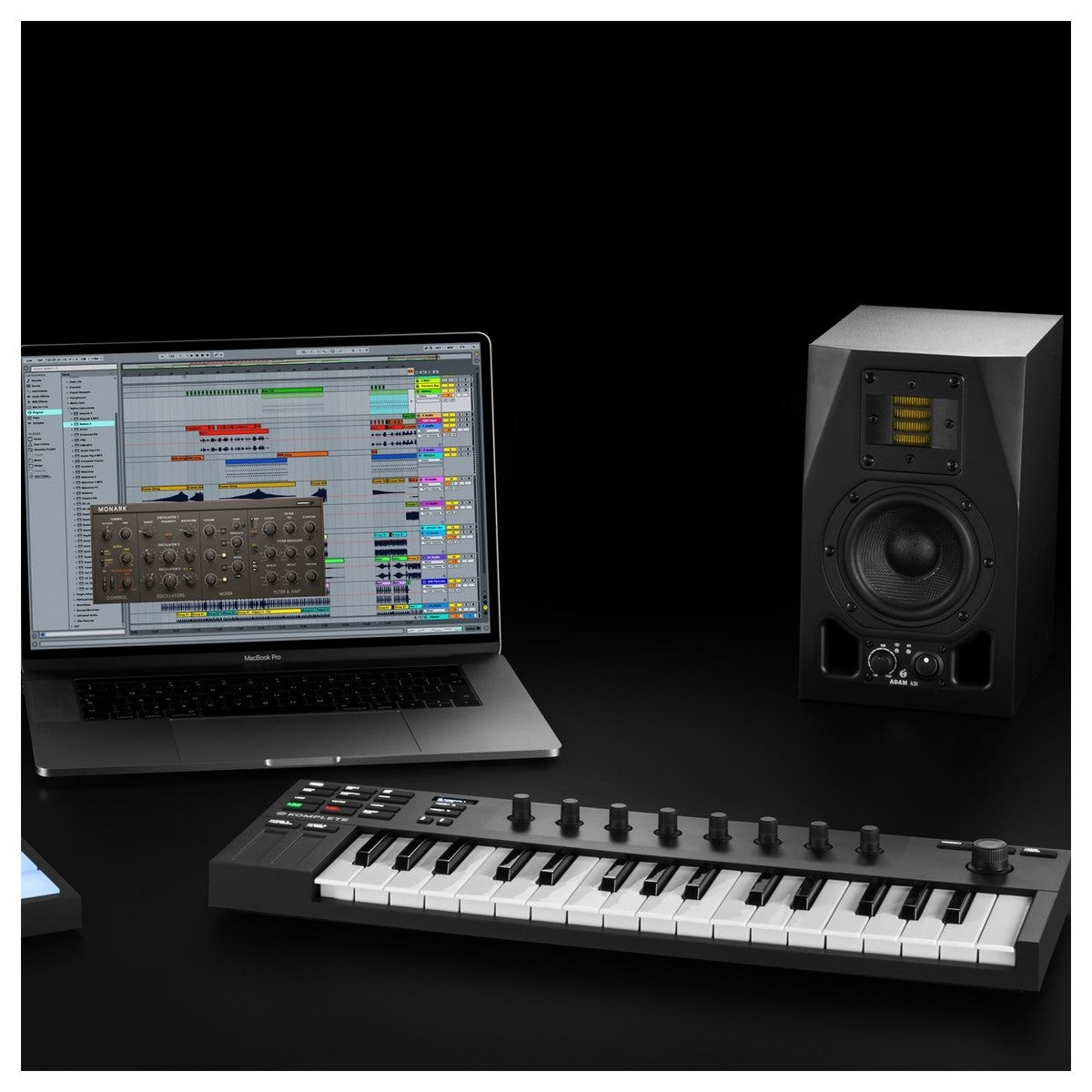 Native Instruments Komplete Kontrol M32 MIDI keyboard with compact design, black keys, and control knobs for music production.