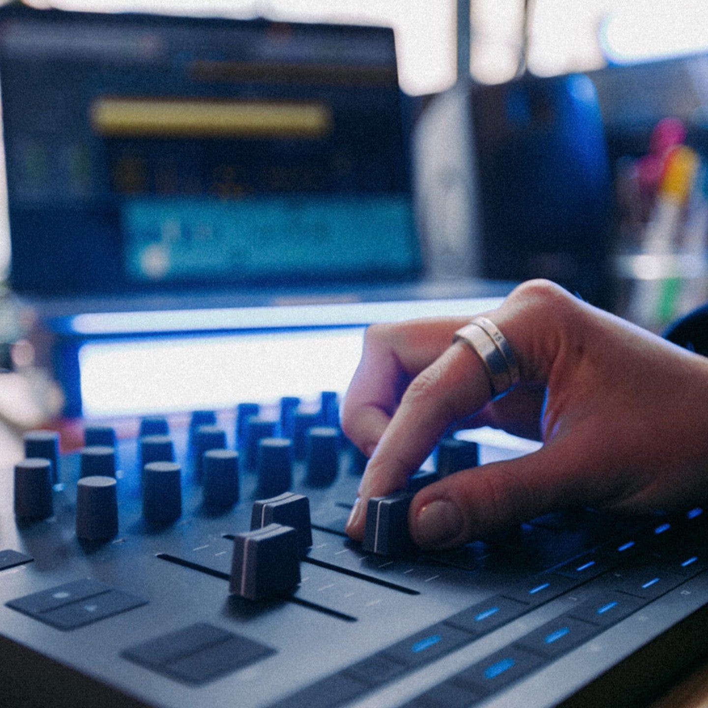 Novation Launch Control XL MK3 MIDI controller, lifestyle setting