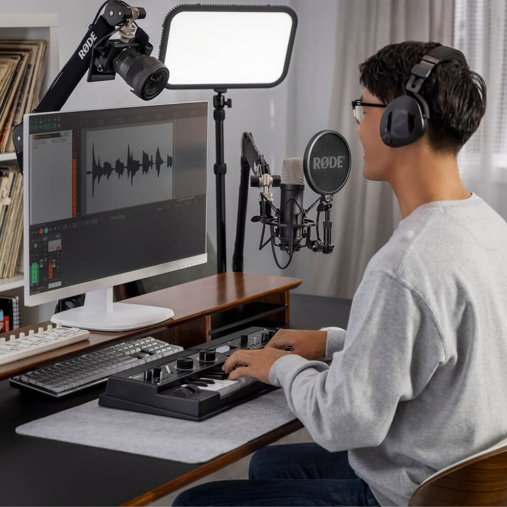 Rode NT1 GEN5 condenser microphone, lifestyle at a computer desk