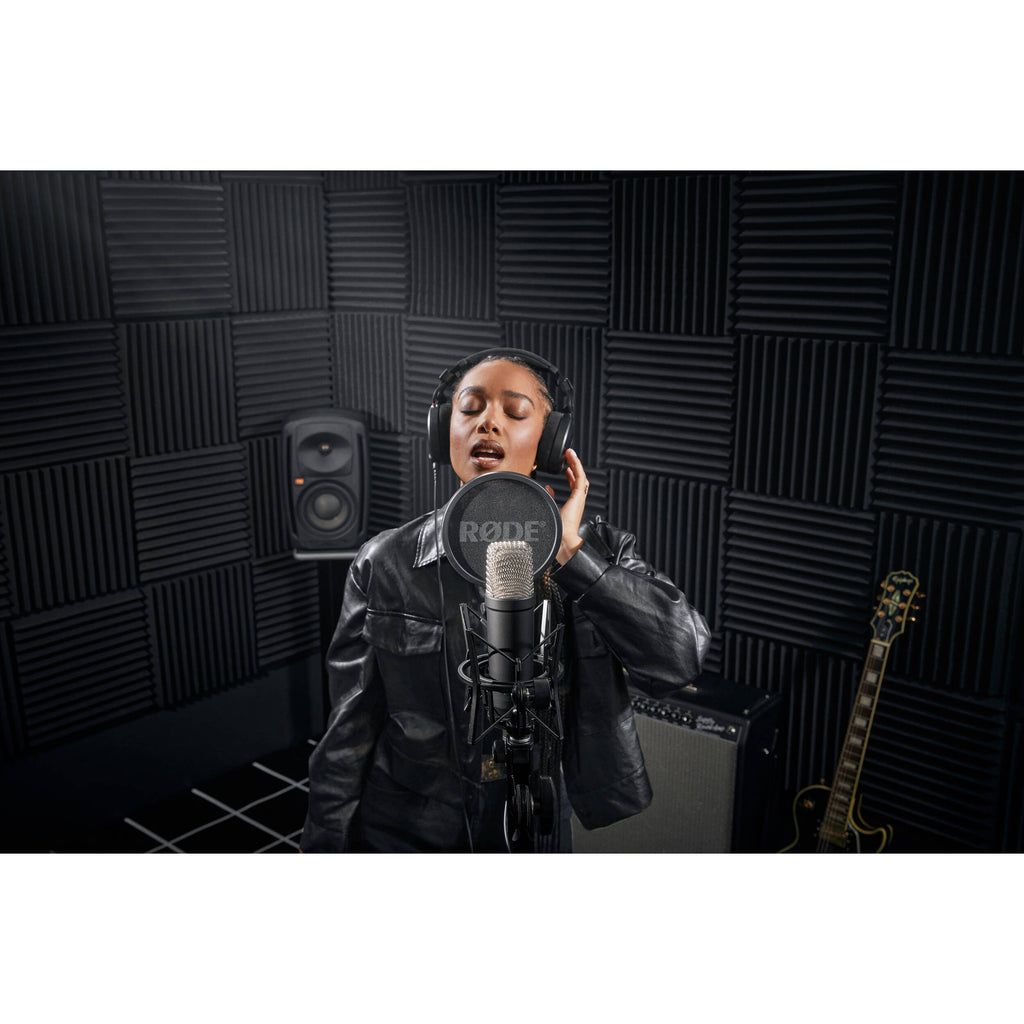 Rode NT1 Signature Series condenser microphone, in silver