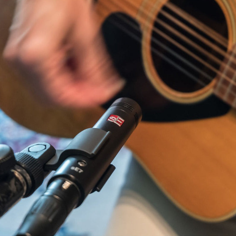 sE Electronics sE7 condenser microphone with metal grille and sleek black body, designed for studio recording and professional audio.