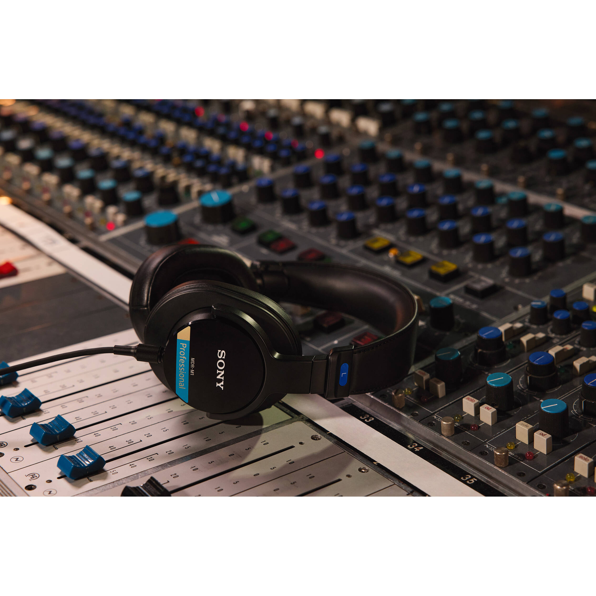 Sony MDR-M1 studio headphones, alternate view 17