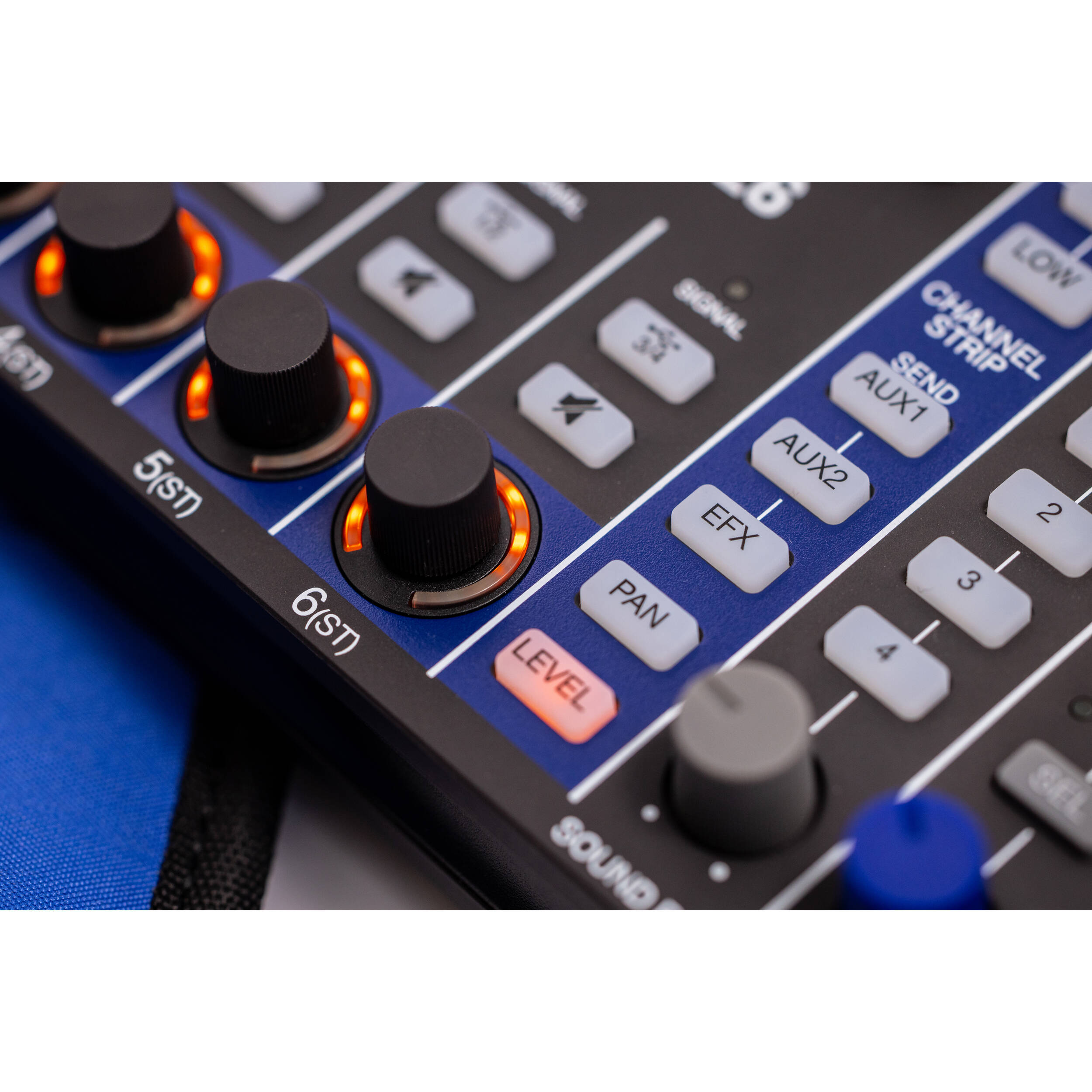 Zoom LiveTrak L-6 digital mixer, view 11